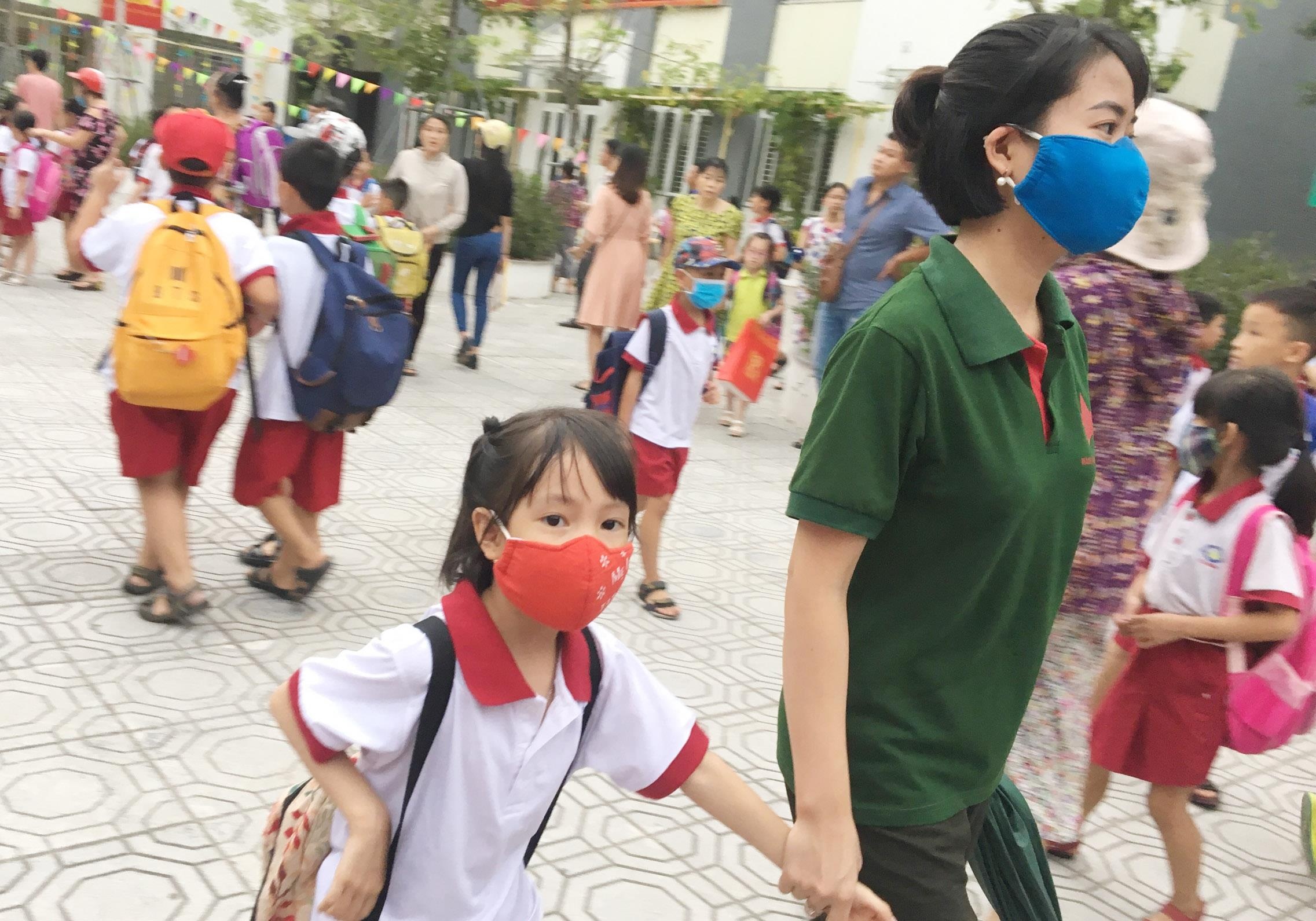 De nghi So GD&DT Ha Noi cho hoc sinh nghi sau vu chay Rang Dong hinh anh