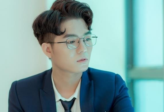 Hot boy DH Dien Luc dien trai mang phong cach Han Quoc hinh anh