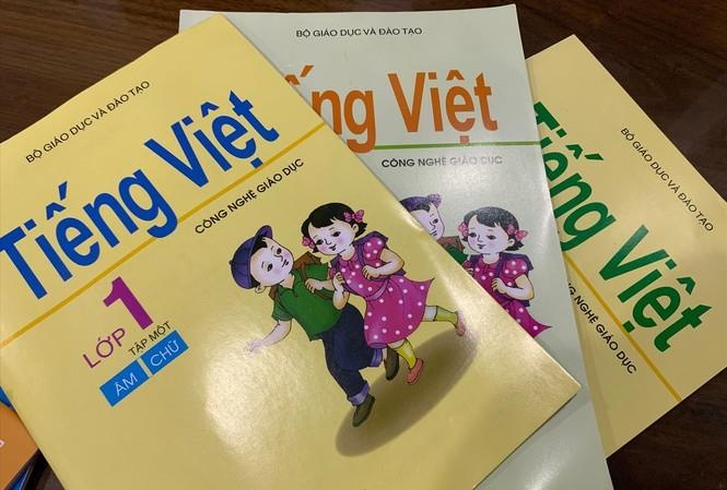 Tham dinh SGK moi co can them kenh lay y kien giao vien? hinh anh