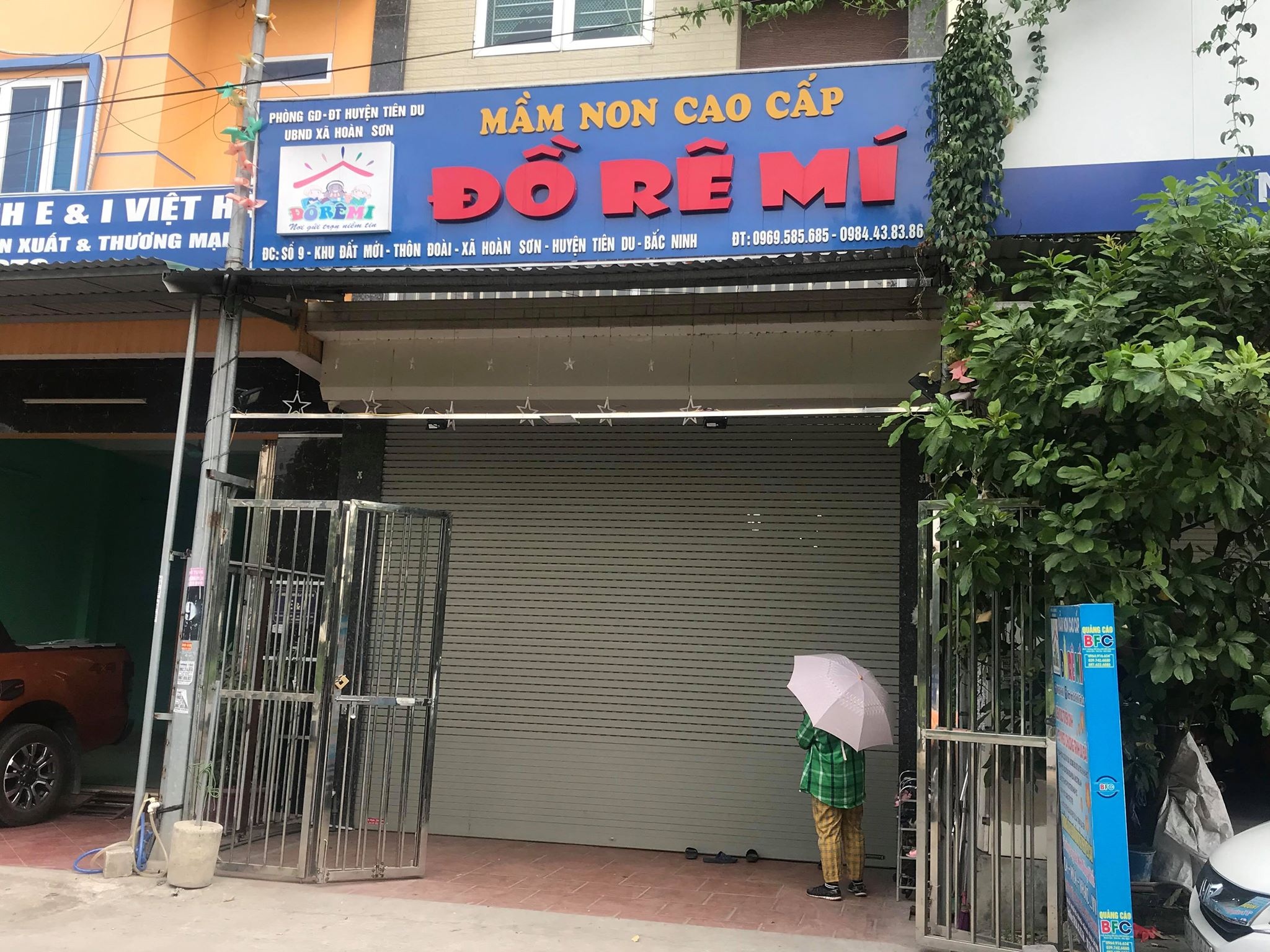 trẻ bị bỏ quên trên xe ảnh 1 tre bi bo quen tren xe anh 1