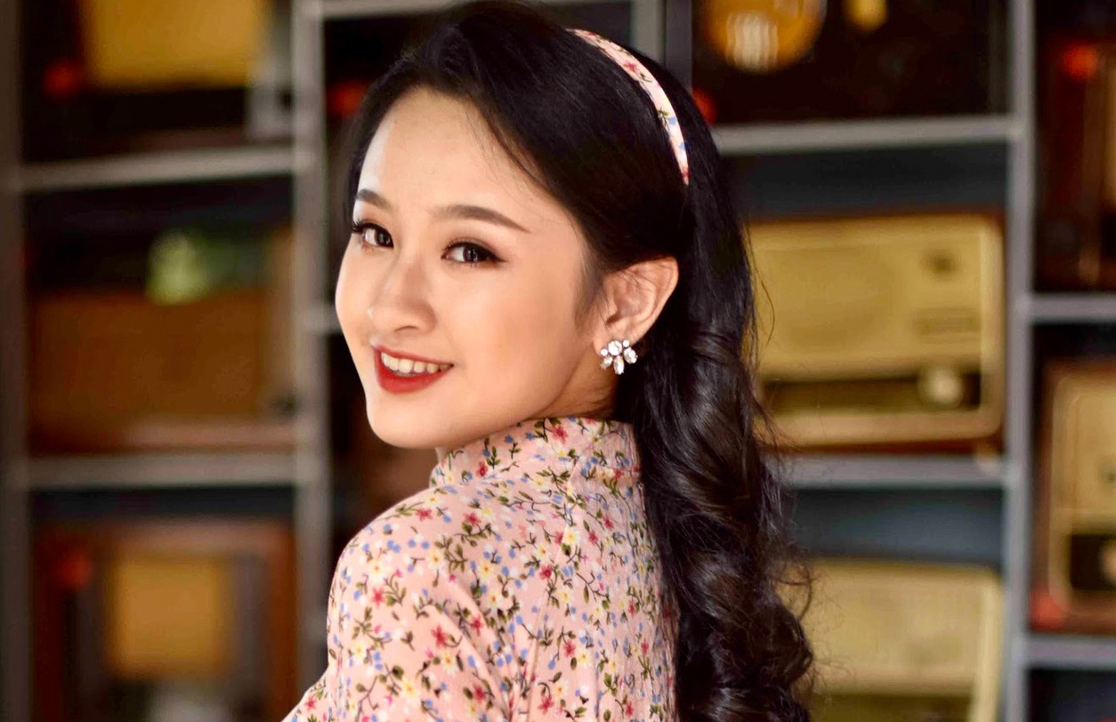 nu sinh truong ams anh 1