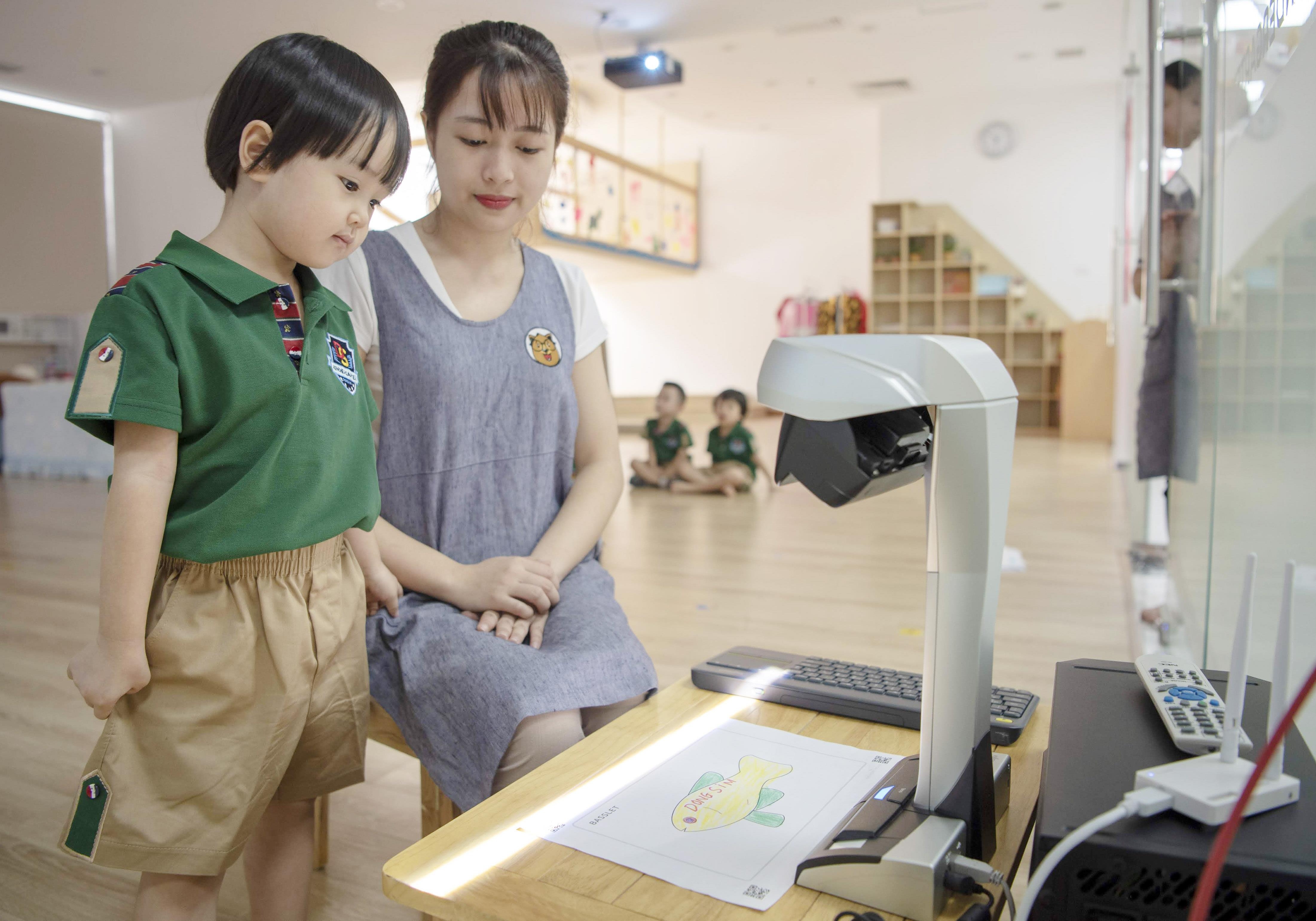 Gio hoc ve tranh quet ma QR cua truong mam non 100% von nuoc ngoai hinh anh