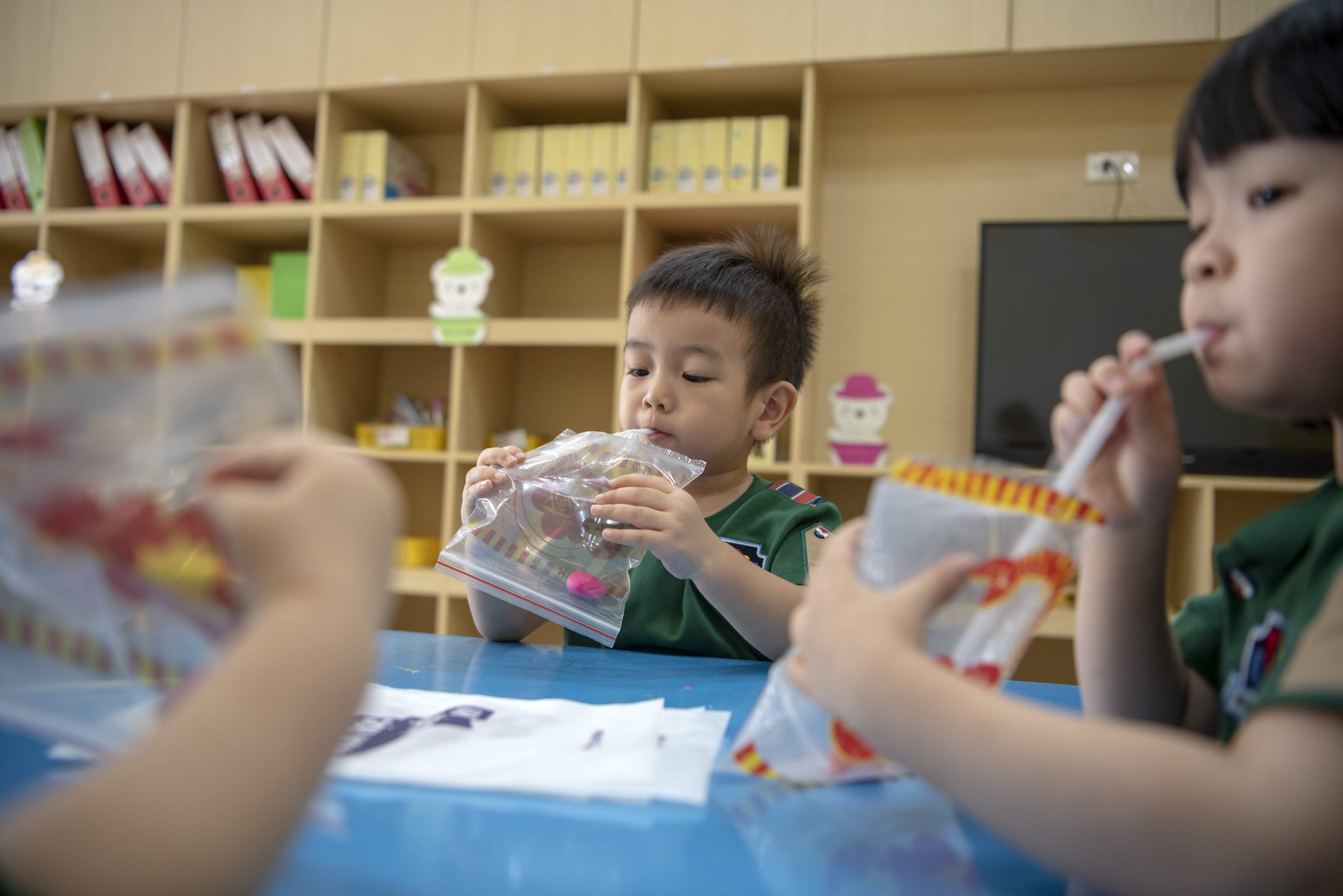 day hoc sinh qua the gioi ao anh 6