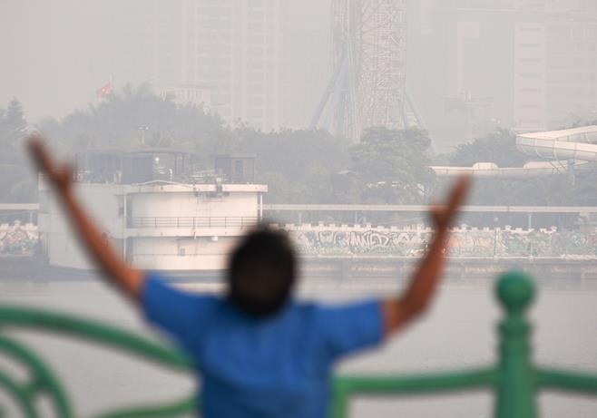 Truong hoc o Ha Noi hoan cac hoat dong ngoai troi vi o nhiem khong khi hinh anh