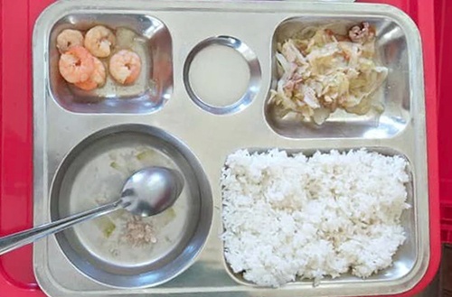 cắt xén suất ăn của học sinh ảnh 3 cat xen suat an cua hoc sinh anh 3