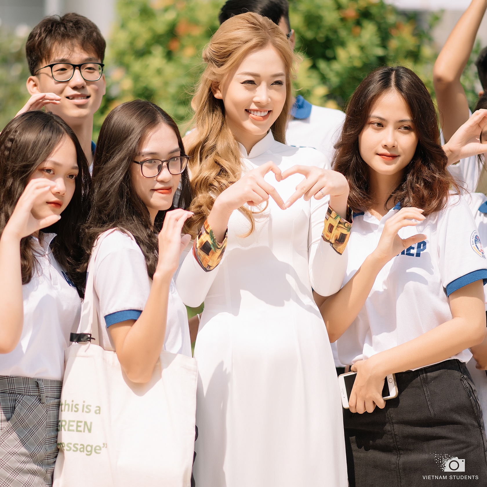 a hau phuong nga hoc gioi anh 6