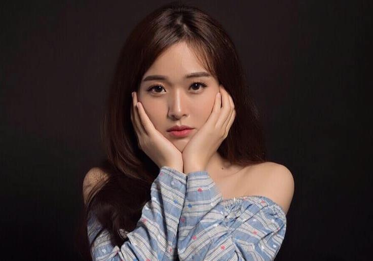 Co giao tieu hoc la nguoi mau anh, duoc hoc sinh yeu men hinh anh