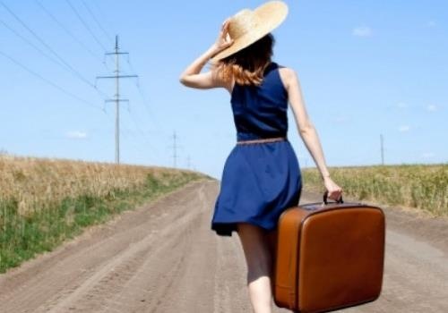 4 giao vien bi de nghi ky luat vi du lich nuoc ngoai, Bo GD&DT noi gi? hinh anh