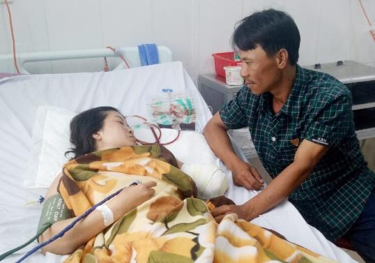 Co giao bi tai nan phai cat bo canh tay duoc luan chuyen cong tac hinh anh