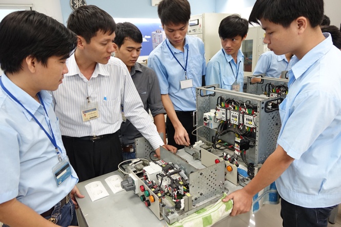 thừa thầy thiếu thợ ảnh 1 thua thay thieu tho anh 1