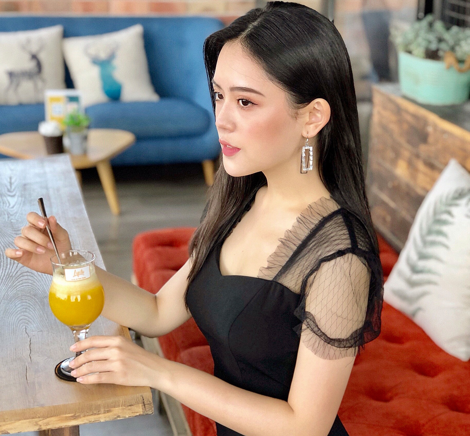 nu sinh dai hoc ngoai thuong anh 8