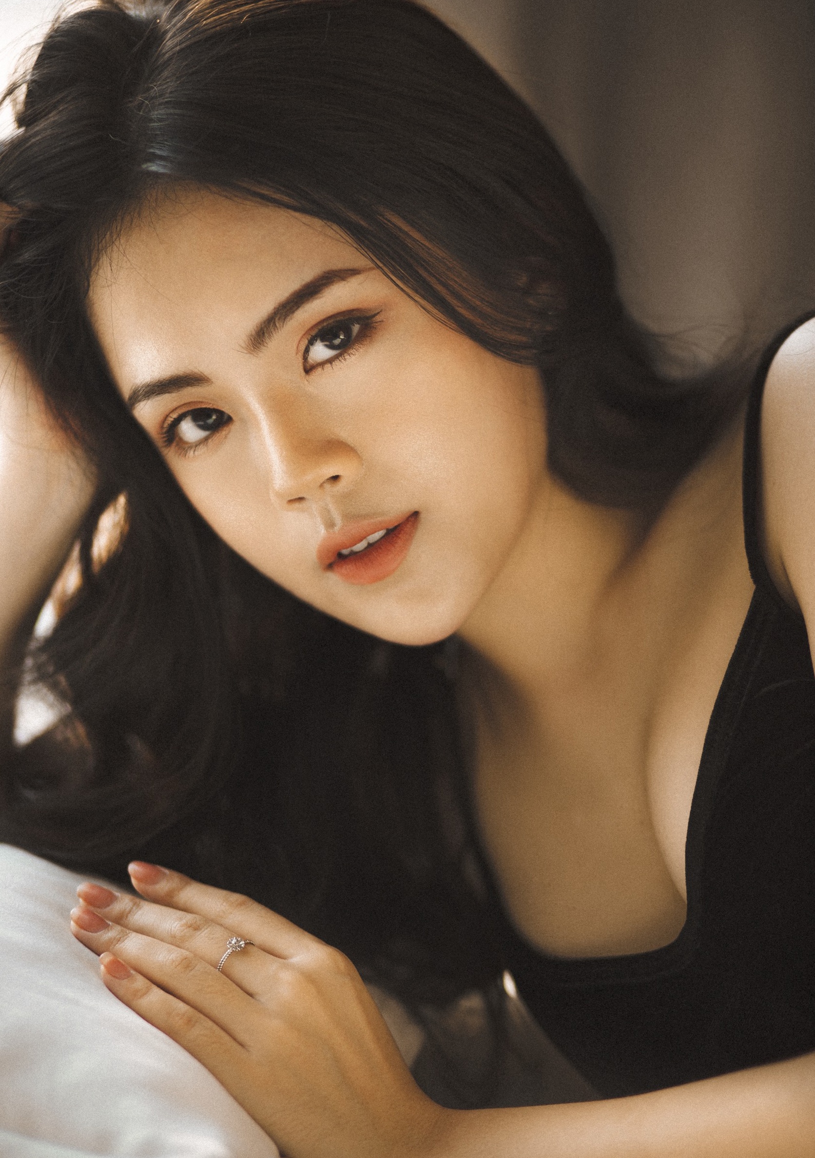 nu sinh dai hoc ngoai thuong anh 2