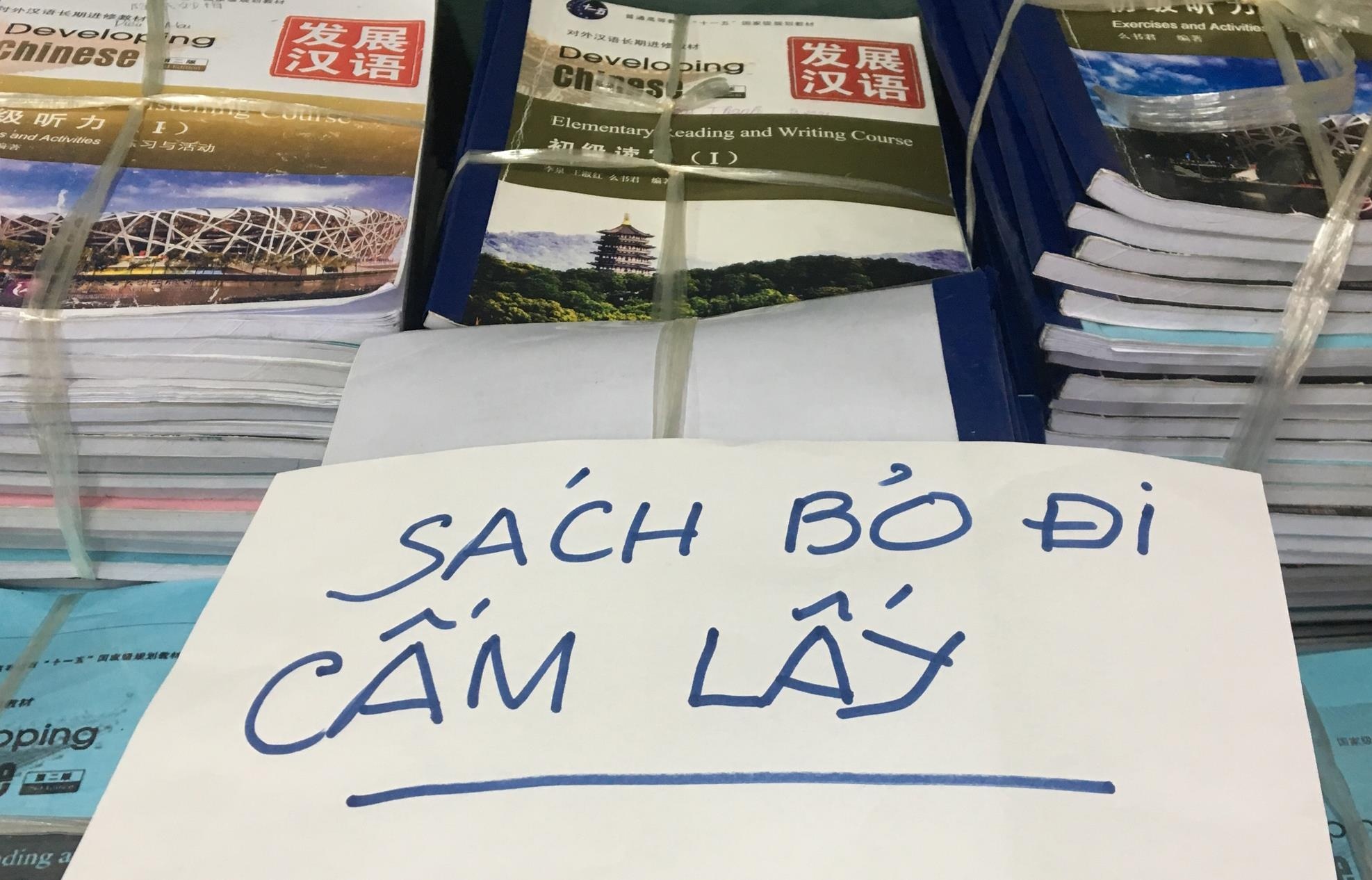 Thu hoi giao trinh dai hoc ghi quan dao Truong Sa thanh Nam Sa hinh anh