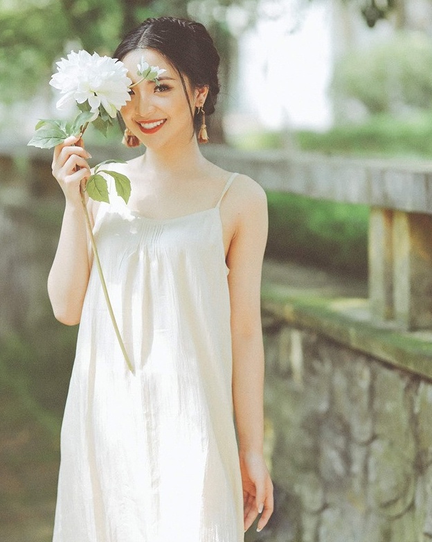 nu sinh xinh dep dai hoc kinh te quoc dan anh 9