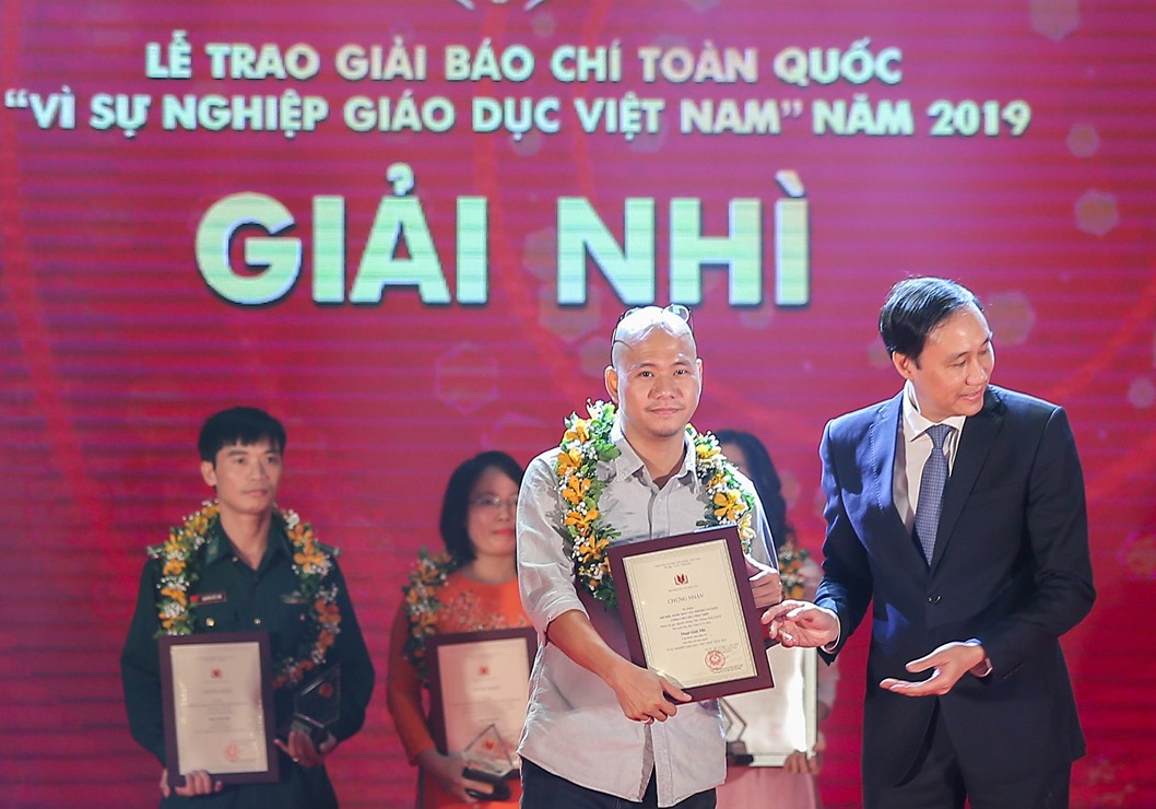 giải thưởng vì sự nghiệp giáo dục ảnh 2 giai thuong vi su nghiep giao duc anh 2