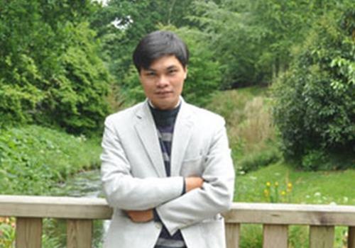 Giao su tre nhat Viet Nam gioi Van, me Toan hinh anh
