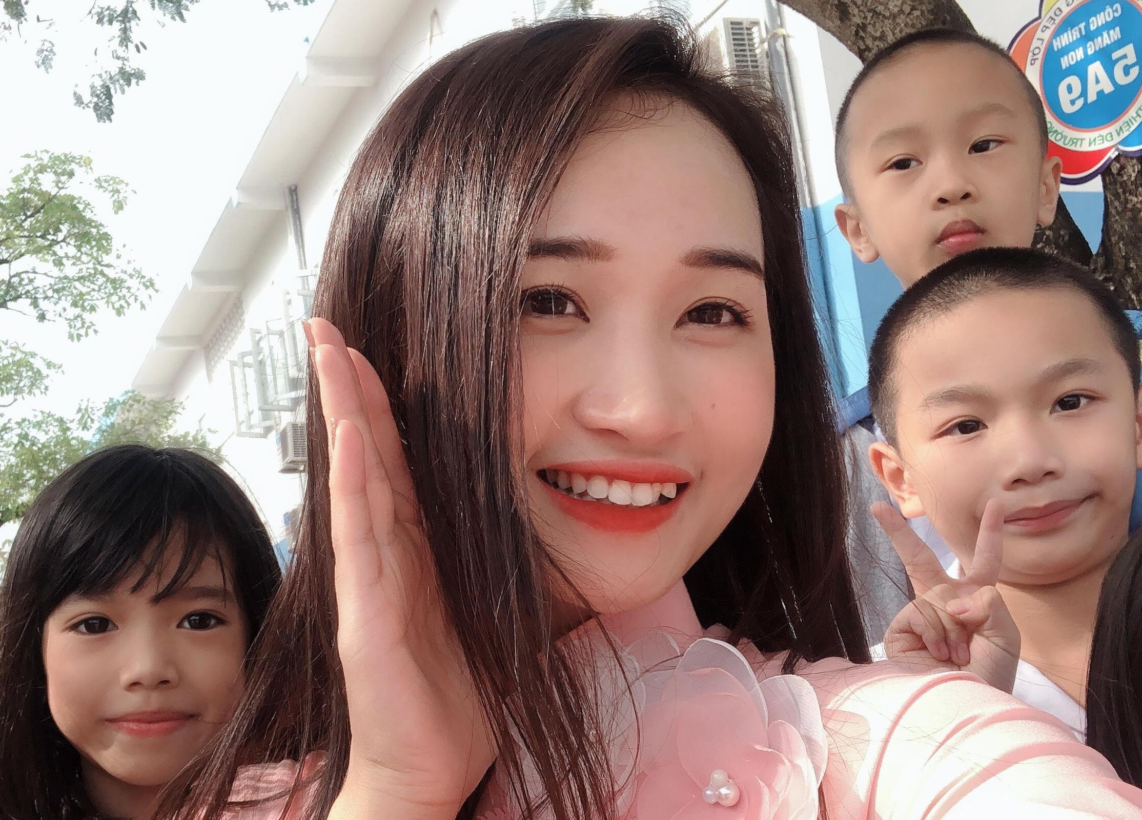 Ky niem ngay 20/11 cua 3 co giao tieu hoc hinh anh