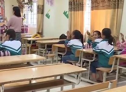 Hon 1.700 hoc sinh o Ha Noi van nghi hoc hinh anh