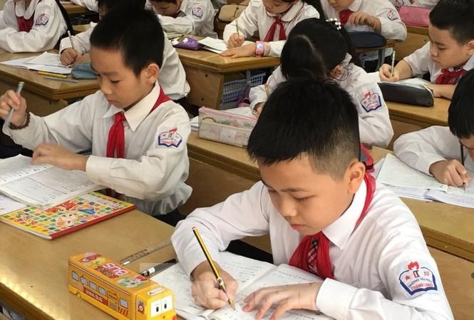 Ha Noi de xuat tang hoc phi truong chat luong cao hinh anh