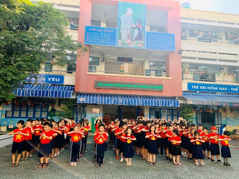 sinh vien xem da bong anh 5