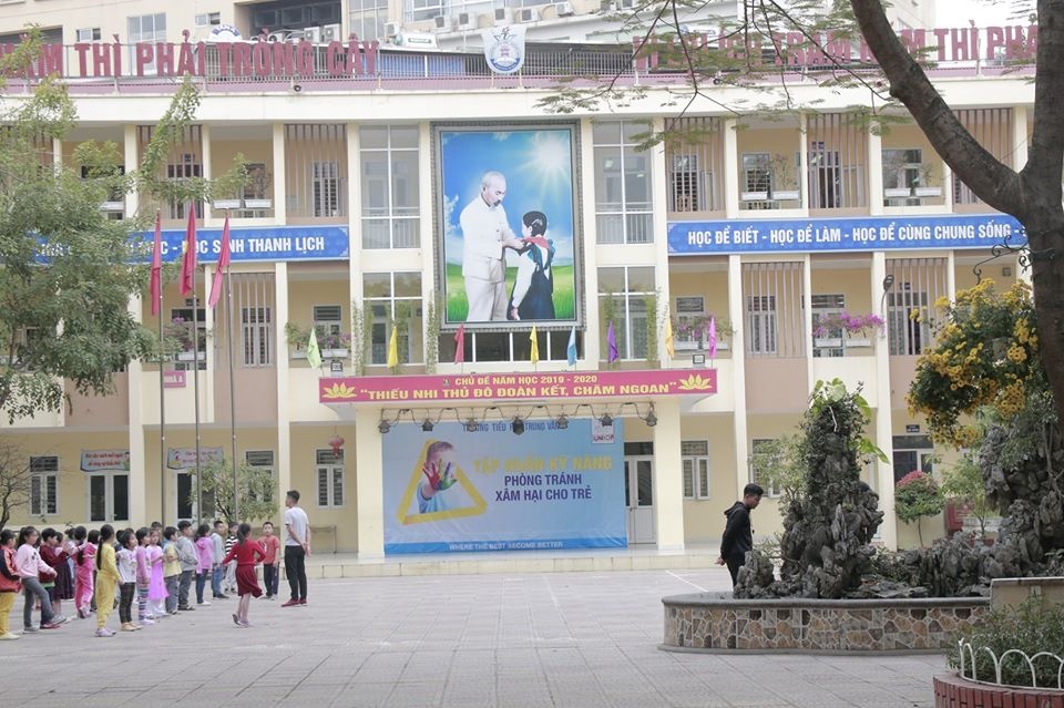 Co giao phu nhan bao hanh tre khi phu huynh dat camera quay len hinh anh