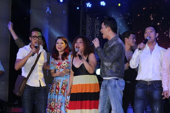 Chu no dong y cho Siu Black tiep tuc di hat hinh anh