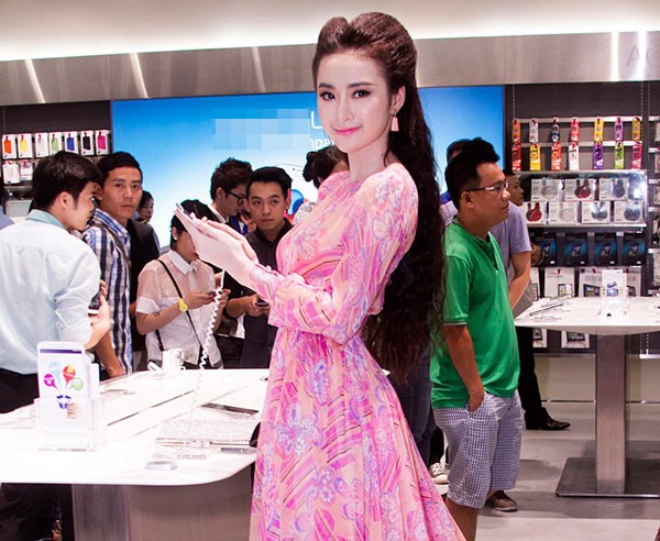 Angela Phuong Trinh phu nhan che Ha Ho hat kem hinh anh