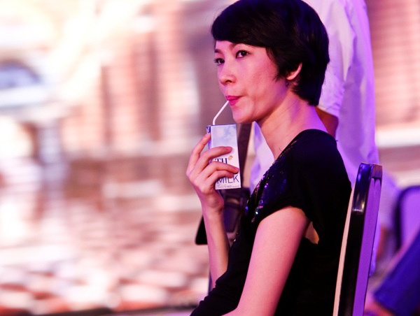 Xuan Lan vac bung bau 7 thang chi dao catwalk hinh anh