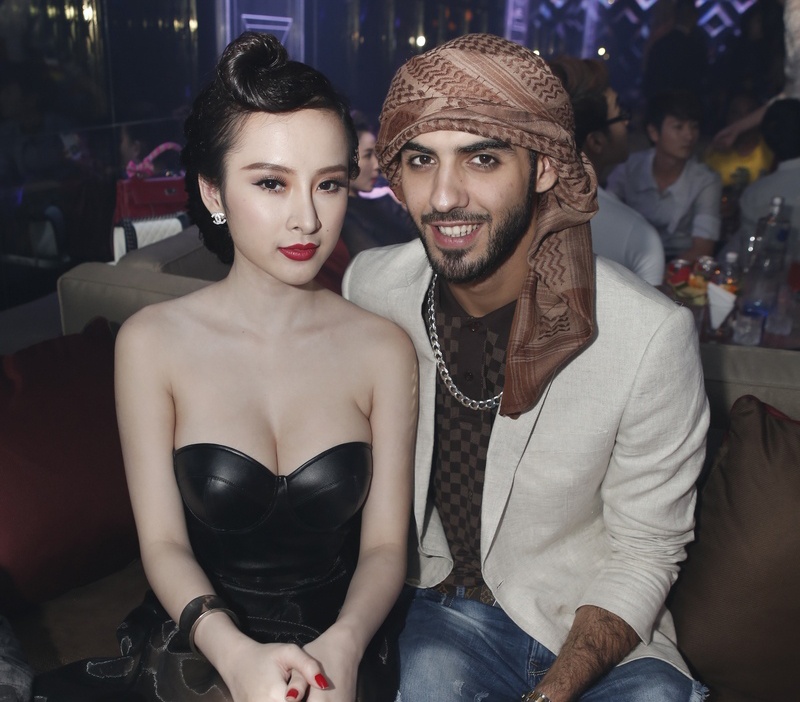 Angela Phuong Trinh mac vay sexy ben 'trai dep bi truc xuat' hinh anh