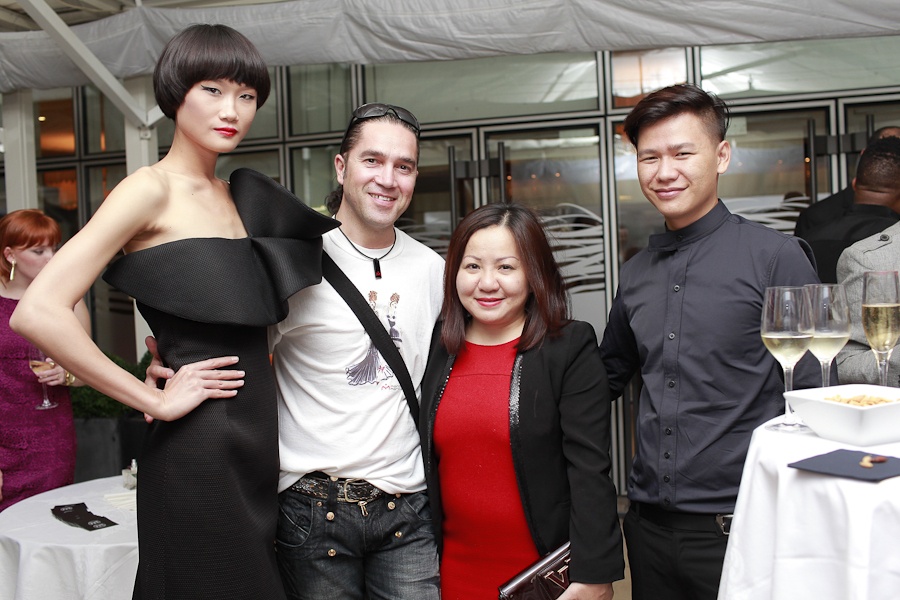 Quan quan Project Runway Viet tham gia show thoi trang Paris hinh anh