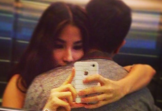 Diem My 9X lien tuc khoe anh hanh phuc ben tinh moi hinh anh