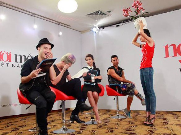 Co gai rao ban hoa gay nao loan Next Top Model tap mo man hinh anh