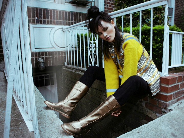 Tuyet Lan bat can va noi loan tren duong pho New York hinh anh