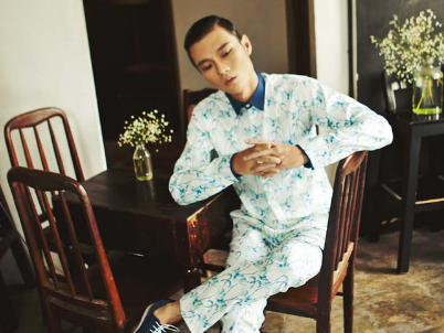 Hot boy 9X Vuong Anh lich lam voi hoa tiet thien nhien hinh anh