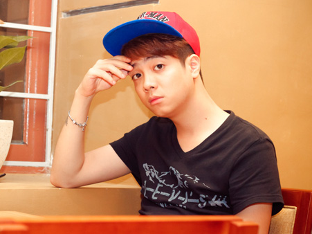 Bui Anh Tuan ngay cang banh trai nho 'phat tuong' hinh anh