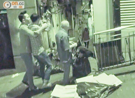 Yoona va Taeyeon (SNSD) bi nghi be tha, say xin o Hong Kong hinh anh