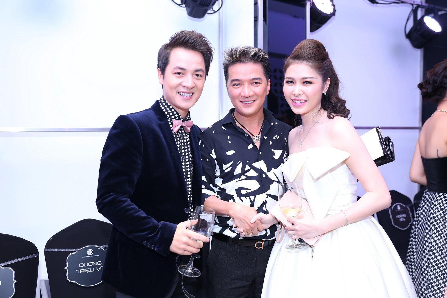 Dang Khoi lan dau dua vo moi cuoi di tiec hinh anh