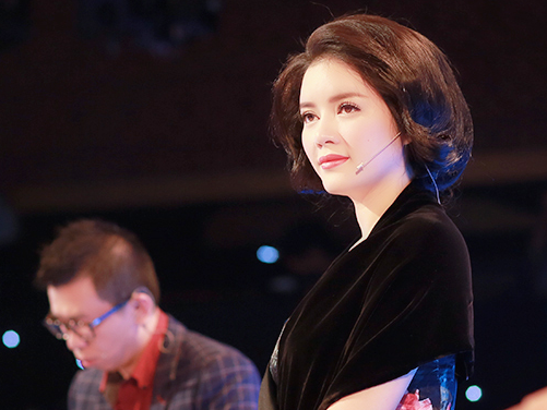 Ly Nha Ky de dat khi tra gia BST thoi trang 100 trieu dong hinh anh