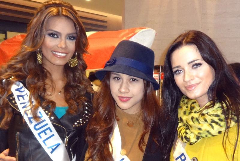 Dai dien Viet lep ve truoc nguoi dep Venezuela cao 1m84 hinh anh