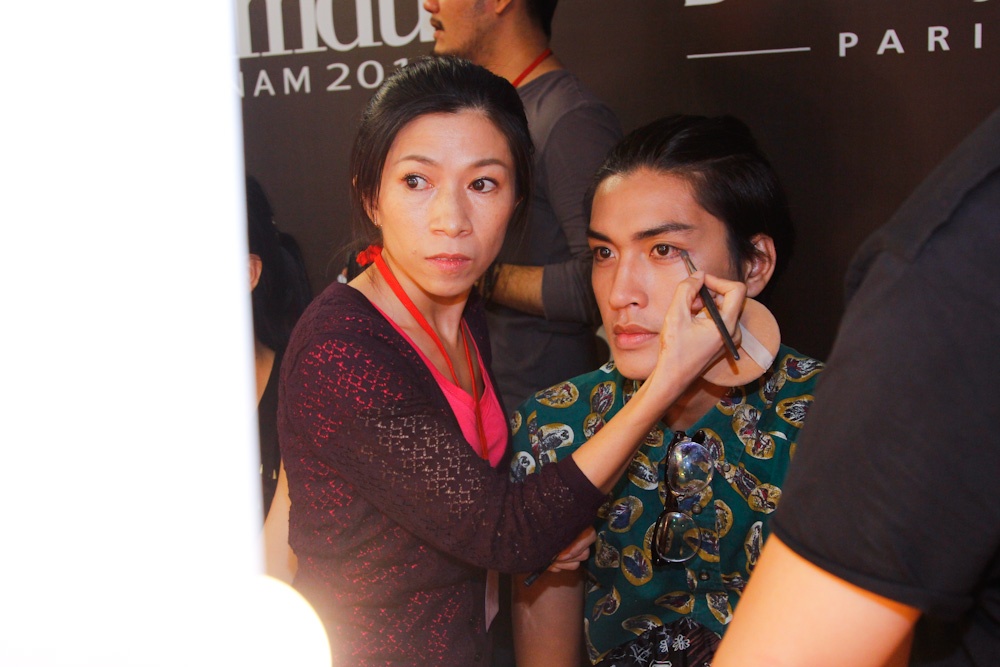 Mau nam to son diem phan sau canh ga Next Top Model hinh anh