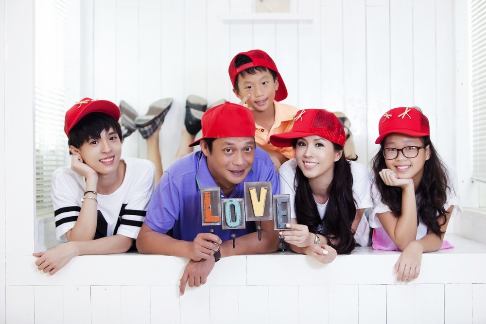 Quy ba Thu Hoai lan dau cong khai chong con hinh anh