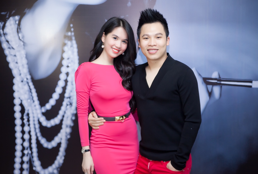 Ngoc Trinh dep doi ben ong bau Khac Tiep hinh anh