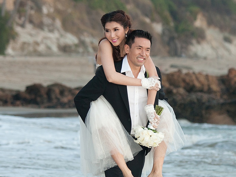 Ngoc Quyen duoc chong cong khi dao bien hoang hon hinh anh