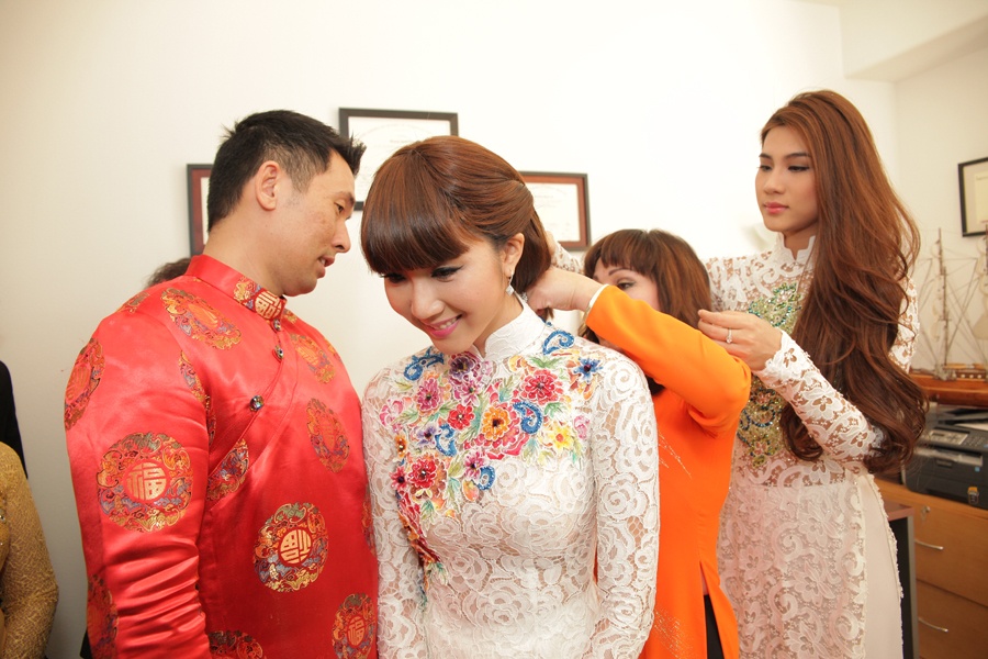 Ngoc Quyen rang ngoi trong le ruoc dau hinh anh