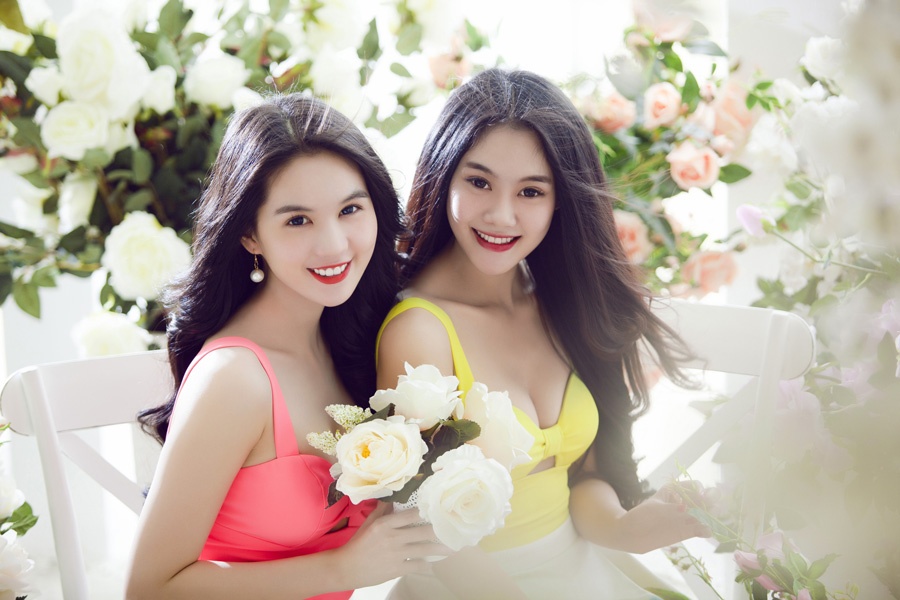 Ngoc Trinh - Linh Chi dien do doi goi cam mung nam moi hinh anh