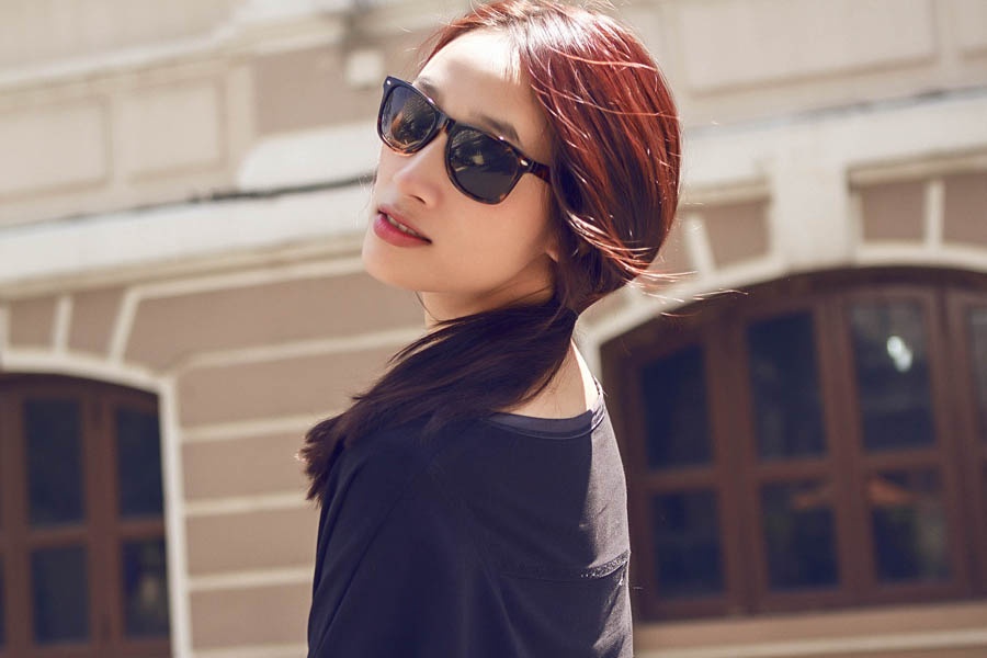 Street style phui bui cua Huyen Trang tren pho Sai Gon hinh anh