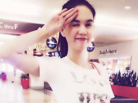 Ngoc Trinh binh than sau on ao dien bikini trong nha hang My hinh anh