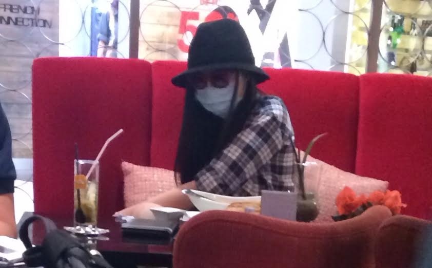 Diem Huong bit kin mit xuat hien o trung tam Sai Gon hinh anh