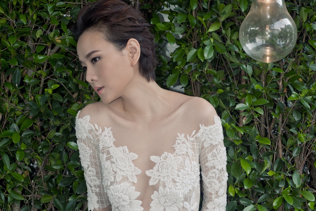 Duong Yen Ngoc quyen ru voi vay cuoi xuyen thau hinh anh