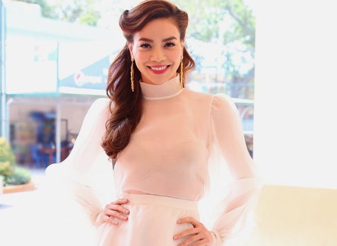 Ha Ho dien xuyen thau vao nhom sao dep tuan qua hinh anh